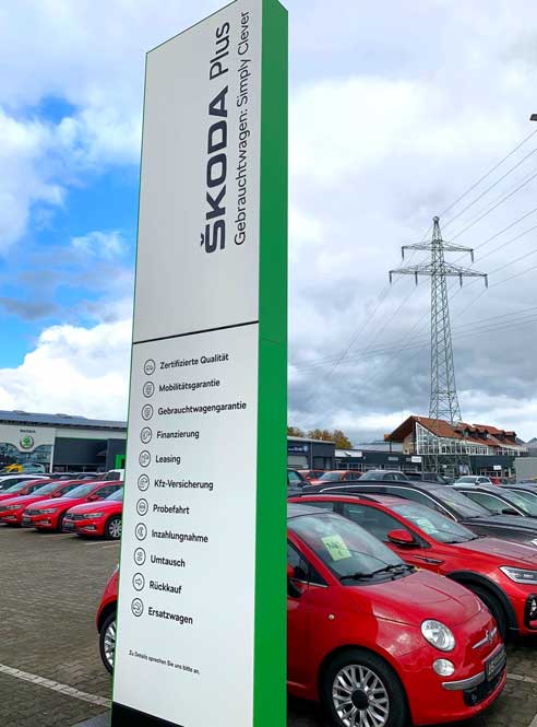 zu sehen ist eine Skoda-Säule